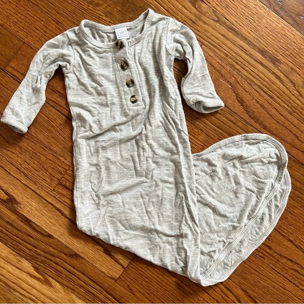 Lou Lou & Company Newborn Knotted Gown Bundle - Picture 4 of 10